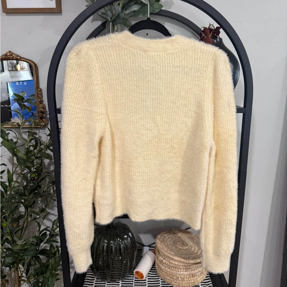 Vigoss Women's Soft Cream Cardigan with Silver Buttons size large - Picture 7 of 9